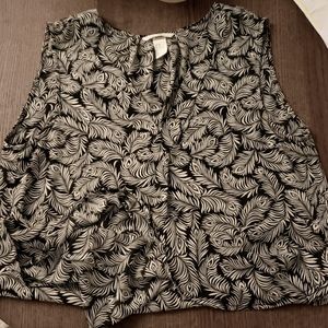 Women's sleevless blouse